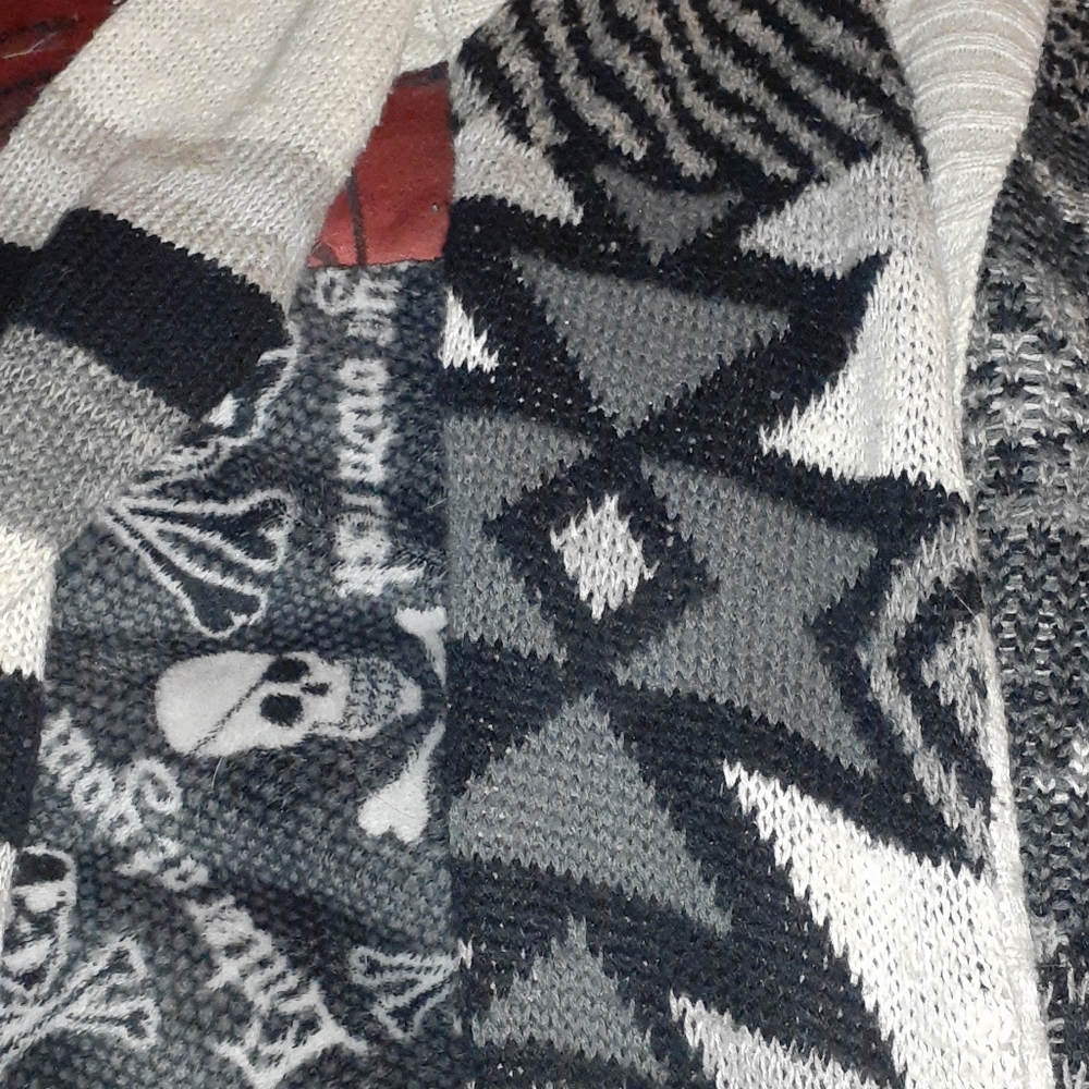Sweater - Picture 3 of 4
